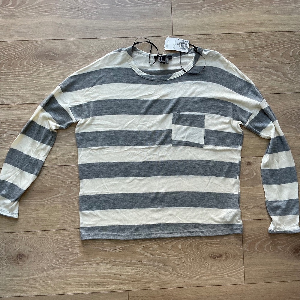 NWT Forever Young white and grey sweater size M